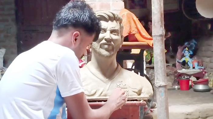 আর্জেন্টিনার লিওনেল মেসির ভাস্কর্য এখন গোবিন্দগঞ্জে আর্জেন্টিনার লিওনেল মেসির ভাস্কর্য এখন গোবিন্দগঞ্জে