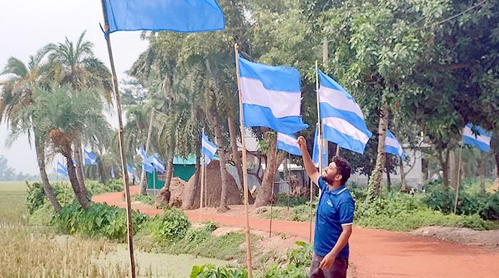 রাণীনগরের উড়ছে শত শত ব্রাজিল-আর্জেটিনা ফুটবল দলের পতাকা রাণীনগরের উড়ছে শত শত ব্রাজিল-আর্জেটিনা ফুটবল দলের পতাকা