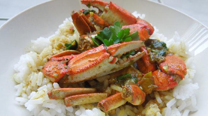 গরম ভাতের সঙ্গে মজাদার কাঁকড়া ভুনা গরম ভাতের সঙ্গে মজাদার কাঁকড়া ভুনা