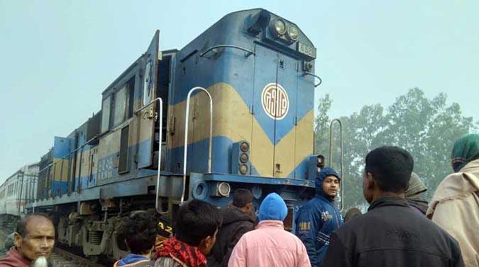 পাঁচ ঘণ্টা পর চিলাহাটি-ঢাকা রুটে ট্রেন চলাচল শুরু পাঁচ ঘণ্টা পর চিলাহাটি-ঢাকা রুটে ট্রেন চলাচল শুরু