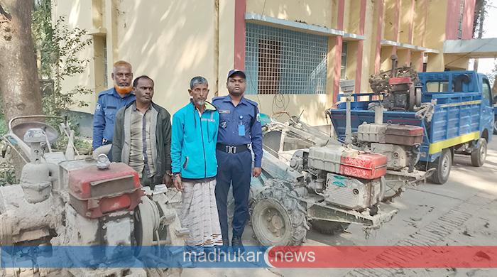 নওগাঁয় ট্রাক্টর/পাওয়ার টিলার চোরচক্রের দুইজন সদস্য গ্রেফতার নওগাঁয় ট্রাক্টর/পাওয়ার টিলার চোরচক্রের দুইজন সদস্য গ্রেফতার