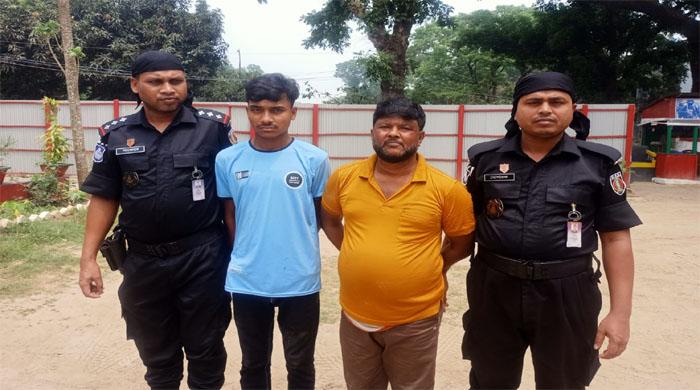 গোবিন্দগঞ্জ বাসস্ট্যান্ড থেকে স্বামী-স্ত্রীসহ তিন মাদক ব্যবসায়ীকে গ্রেফতার গোবিন্দগঞ্জ বাসস্ট্যান্ড থেকে স্বামী-স্ত্রীসহ তিন মাদক ব্যবসায়ীকে গ্রেফতার