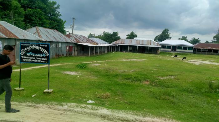 ভেঙ্গে পড়েছে গোবিন্দপুর দাখিল মাদ্রাসার শিক্ষা অব্যবস্থা ভেঙ্গে পড়েছে গোবিন্দপুর দাখিল মাদ্রাসার শিক্ষা অব্যবস্থা
