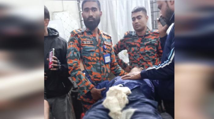 সাদুল্লাপুরে ইজিবাইকের ধাক্কায় গুরুতর আহত ২ পুলিশ কনস্টেবল সাদুল্লাপুরে ইজিবাইকের ধাক্কায় গুরুতর আহত ২ পুলিশ কনস্টেবল