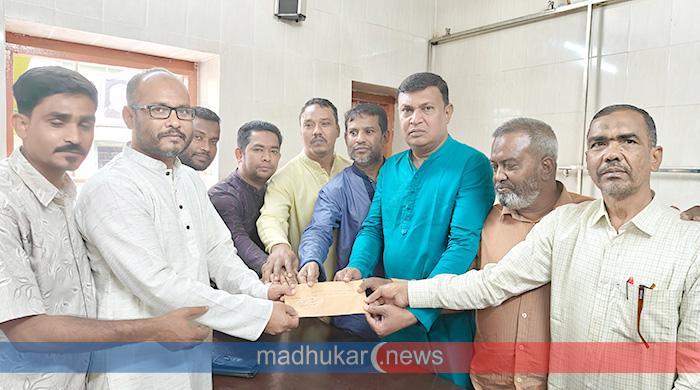গাইবান্ধায় শহীদ পরিবারের মাঝে নগত অর্থ সহায়তা প্রদান গাইবান্ধায় শহীদ পরিবারের মাঝে নগত অর্থ সহায়তা প্রদান