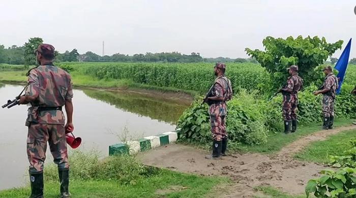 মেহেরপুর-লালমনিরহাট সীমান্তে ৭ জনকে পুশইনের চেষ্টা, বিজিবির বাধা মেহেরপুর-লালমনিরহাট সীমান্তে ৭ জনকে পুশইনের চেষ্টা, বিজিবির বাধা