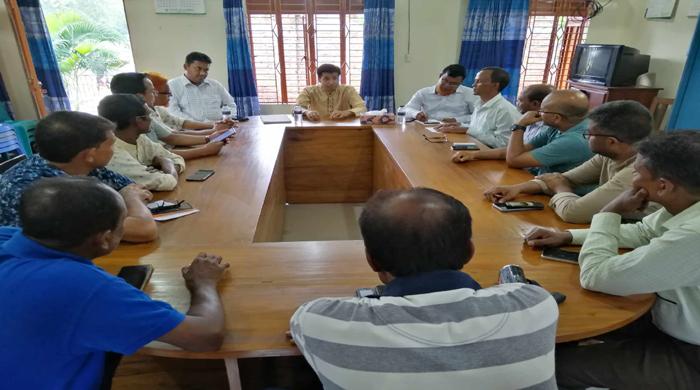 ইউএনও-ভূমি কমিশনারের সাথে সাদুল্লাপুর প্রেসক্লাবের সাংবাদিকদের মতবিনিময় ইউএনও-ভূমি কমিশনারের সাথে সাদুল্লাপুর প্রেসক্লাবের সাংবাদিকদের মতবিনিময়