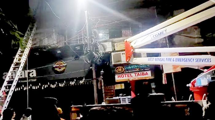 কলকাতার হোটেলে ভয়াবহ অগ্নিকাণ্ড: শিশুসহ ৯ বাংলাদেশির মর্মান্তিক মৃত্যু কলকাতার হোটেলে ভয়াবহ অগ্নিকাণ্ড: শিশুসহ ৯ বাংলাদেশির মর্মান্তিক মৃত্যু