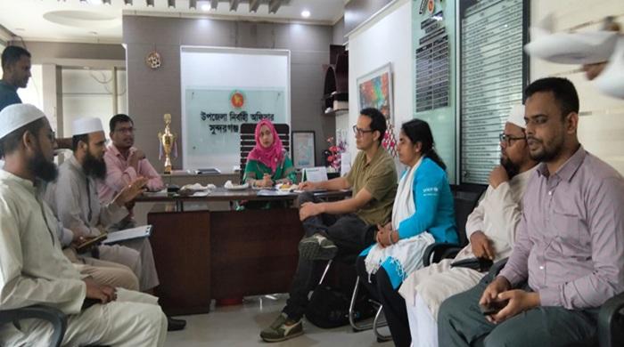 সুন্দরগঞ্জে অ্যান্টিসিপেটরি অ্যাকশন কার্যক্রম পরিদর্শনে ইউনিসেফের প্রতিনিধি দল সুন্দরগঞ্জে অ্যান্টিসিপেটরি অ্যাকশন কার্যক্রম পরিদর্শনে ইউনিসেফের প্রতিনিধি দল