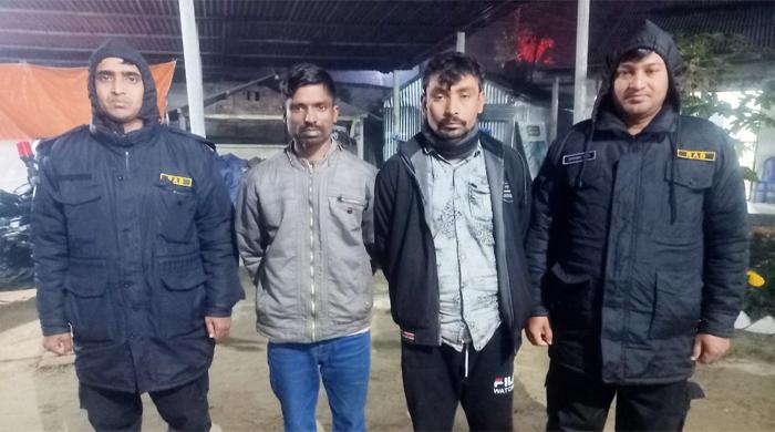 গোবিন্দগঞ্জে কাভার্ডভ্যানে ফেনসিডিল পাচারকালে গ্রেপ্তার ২ গোবিন্দগঞ্জে কাভার্ডভ্যানে ফেনসিডিল পাচারকালে গ্রেপ্তার ২