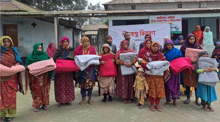 ধাপেরহাটে ইউসিবি ব্যাংকের কম্বল বিতরণ ধাপেরহাটে ইউসিবি ব্যাংকের কম্বল বিতরণ