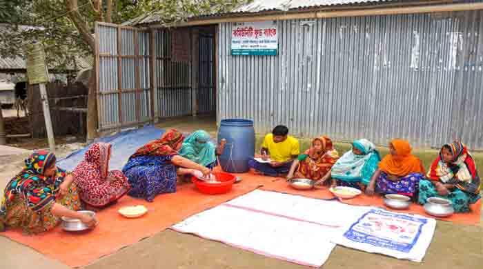 মুষ্টির চালে ‘ফুড ব্যাংক’দুর্দিন দিচ্ছে স্বস্তি মুষ্টির চালে ‘ফুড ব্যাংক’দুর্দিন দিচ্ছে স্বস্তি