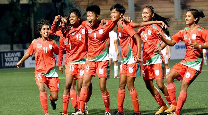 ভুটানের জালে ৮ গোল বাংলাদেশের মেয়েদের ভুটানের জালে ৮ গোল বাংলাদেশের মেয়েদের