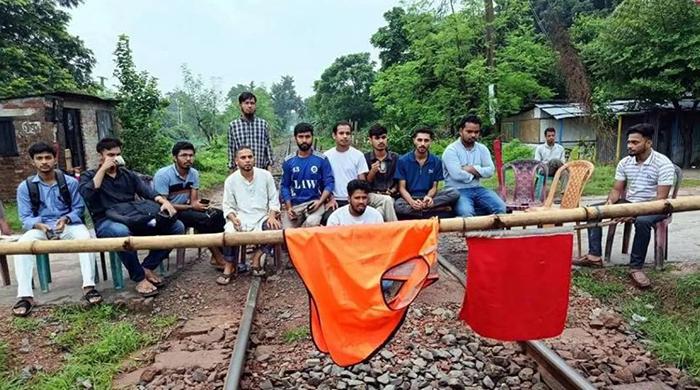 রাজশাহীর সঙ্গে সারা দেশের রেল যোগাযোগ বন্ধ রাজশাহীর সঙ্গে সারা দেশের রেল যোগাযোগ বন্ধ