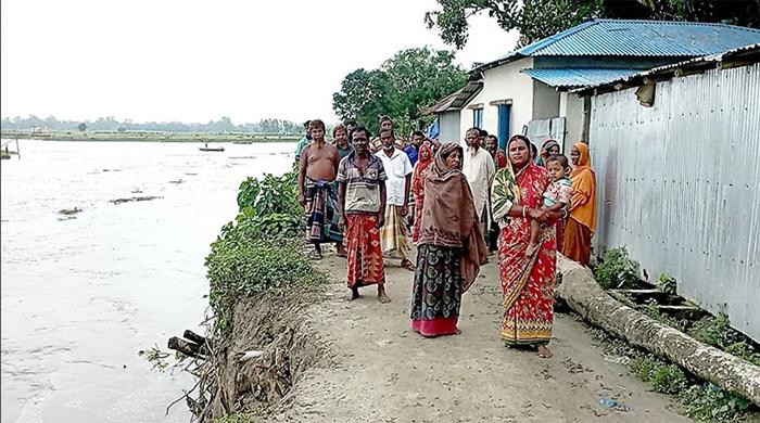 করতোয়া নদীর ভাঙন ঠেকাতে প্রশাসনের দ্রুত হস্তক্ষেপ চান বাসিন্দারা করতোয়া নদীর ভাঙন ঠেকাতে প্রশাসনের দ্রুত হস্তক্ষেপ চান বাসিন্দারা