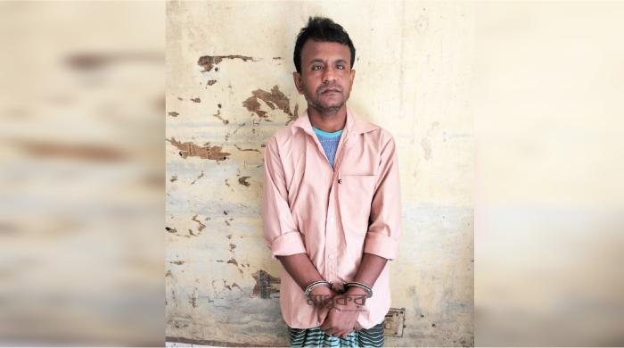 গোবিন্দগঞ্জে ১৫০ পিস ইয়াবাসহ ‘চিহ্নিত কারবারি’ গ্রেপ্তার গোবিন্দগঞ্জে ১৫০ পিস ইয়াবাসহ ‘চিহ্নিত কারবারি’ গ্রেপ্তার