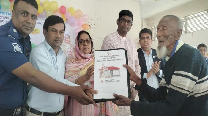 জমি ও ঘর পেল ২৮৯ জন গৃহহীন জমি ও ঘর পেল ২৮৯ জন গৃহহীন