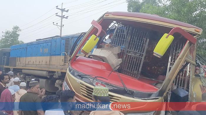 কুমিল্লায় বাস-ট্রেন সংঘর্ষ, শিশু-নারীসহ নিহত ১২ কুমিল্লায় বাস-ট্রেন সংঘর্ষ, শিশু-নারীসহ নিহত ১২