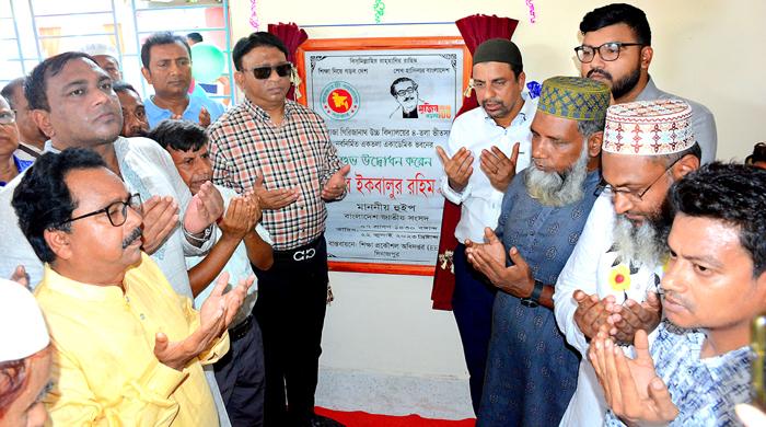 দেশের উন্নয়নের স্বার্থে শেখ হাসিনার বিকল্প নাই: হুইপ ইকবালুর রহিম দেশের উন্নয়নের স্বার্থে শেখ হাসিনার বিকল্প নাই: হুইপ ইকবালুর রহিম