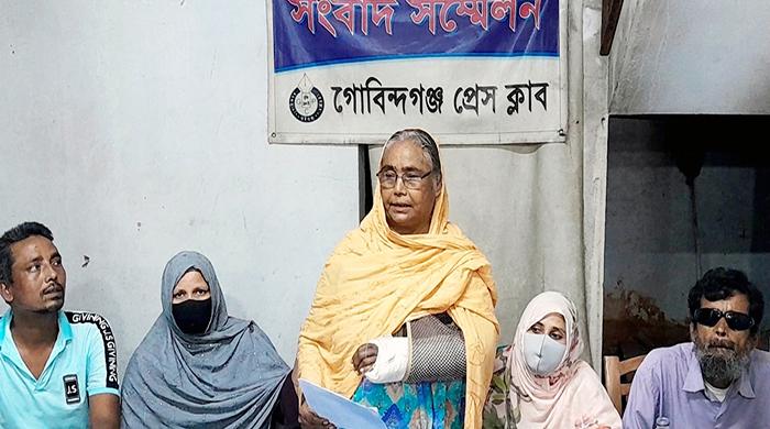 গোবিন্দগঞ্জে হত্যা চেষ্টার অভিযোগে ছেলের বিরুদ্ধে মায়ের সংবাদ সম্মেলন গোবিন্দগঞ্জে হত্যা চেষ্টার অভিযোগে ছেলের বিরুদ্ধে মায়ের সংবাদ সম্মেলন
