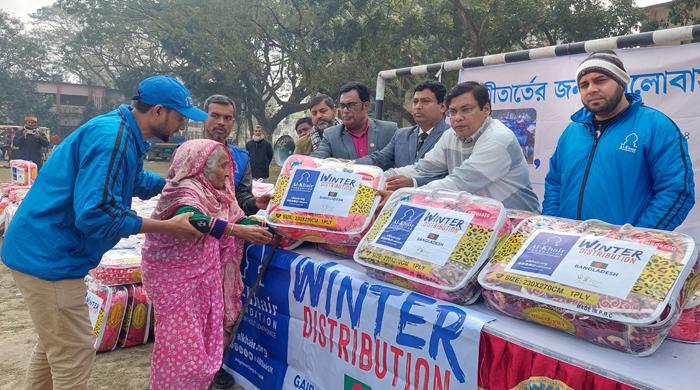 গাইবান্ধায় কম্বল উপহার পেল ৩০০ শীতার্ত পরিবার গাইবান্ধায় কম্বল উপহার পেল ৩০০ শীতার্ত পরিবার