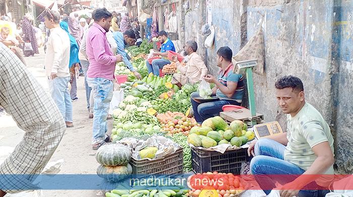 দিনাজপুরে কিছু সবজির দাম চড়া, তবে বাজারে স্বস্তির আভাস দিনাজপুরে কিছু সবজির দাম চড়া, তবে বাজারে স্বস্তির আভাস