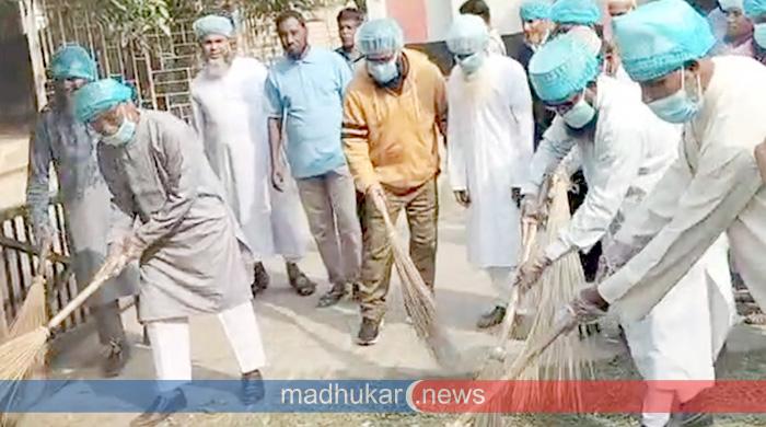 ফুলছড়ি উপজেলা স্বাস্থ্য কমপ্লেক্সের পরিচ্ছন্নতা কার্যক্রমের উদ্বোধন করলেন এমপি ওয়ারেছ ফুলছড়ি উপজেলা স্বাস্থ্য কমপ্লেক্সের পরিচ্ছন্নতা কার্যক্রমের উদ্বোধন করলেন এমপি ওয়ারেছ