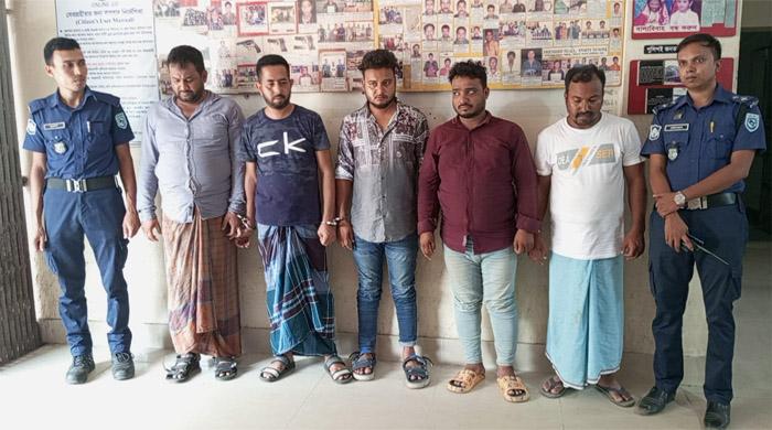 দিনাজপুর পাঁচ ছিনতাইকারী গ্রেফতার,৭ দিন করে রিমান্ড আবেদন দিনাজপুর পাঁচ ছিনতাইকারী গ্রেফতার,৭ দিন করে রিমান্ড আবেদন