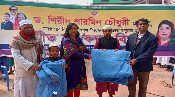 পীরগঞ্জে শীতার্তদের মাঝে কম্বল বিতরণ পীরগঞ্জে শীতার্তদের মাঝে কম্বল বিতরণ