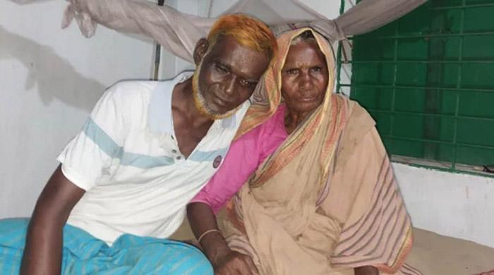 মা ফিরে পেলো ৫২ বছর পর ছেলেকে মা ফিরে পেলো ৫২ বছর পর ছেলেকে