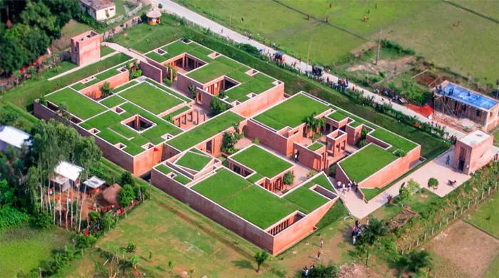 গাইবান্ধায় মাটির নিচে বিস্ময়কর ভবন গাইবান্ধায় মাটির নিচে বিস্ময়কর ভবন