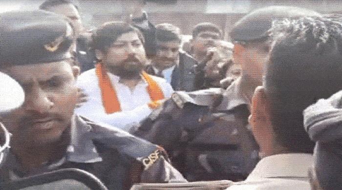 ভারতের স্বরাষ্ট্র প্রতিমন্ত্রীর গাড়িতে গুলি, বোমা হামলা ভারতের স্বরাষ্ট্র প্রতিমন্ত্রীর গাড়িতে গুলি, বোমা হামলা
