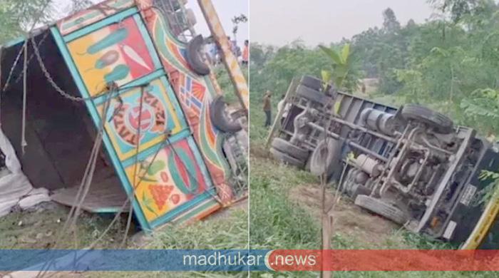 ঢাকা-টাঙ্গাইল মহাসড়কে ট্রাক দুর্ঘটনায় ঝরল ১৫ প্রাণ ঢাকা-টাঙ্গাইল মহাসড়কে ট্রাক দুর্ঘটনায় ঝরল ১৫ প্রাণ