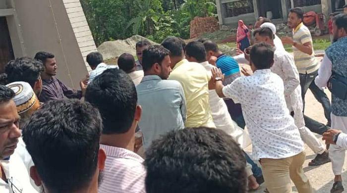আ.লীগ নেতাকে মারধর, তিনজনকে সাময়িক বহিষ্কার আ.লীগ নেতাকে মারধর, তিনজনকে সাময়িক বহিষ্কার