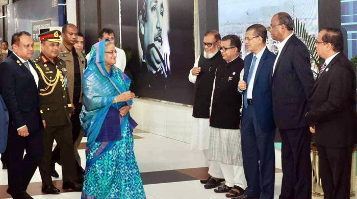 দেশে পৌঁছেছেন প্রধানমন্ত্রী দেশে পৌঁছেছেন প্রধানমন্ত্রী