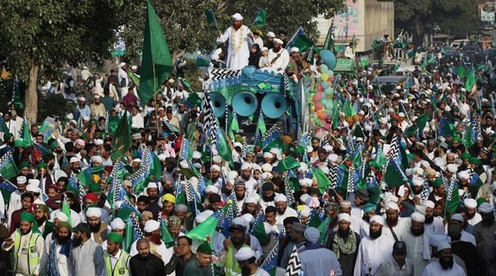 পাকিস্তানে ঈদে মিলাদুন্নবীর মিছিলে বোমা হামলায় নিহত অর্ধশত পাকিস্তানে ঈদে মিলাদুন্নবীর মিছিলে বোমা হামলায় নিহত অর্ধশত