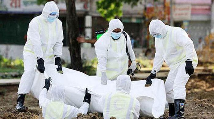 করোনায় একদিনে ৮০০ মৃত্যু করোনায় একদিনে ৮০০ মৃত্যু