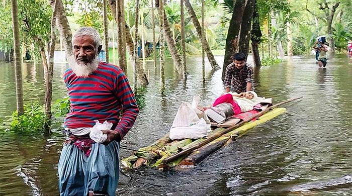 বন্যায় মৃত্যু বেড়ে ৫৪, ক্ষতিগ্রস্ত প্রায় ৫৫ লাখ মানুষ বন্যায় মৃত্যু বেড়ে ৫৪, ক্ষতিগ্রস্ত প্রায় ৫৫ লাখ মানুষ
