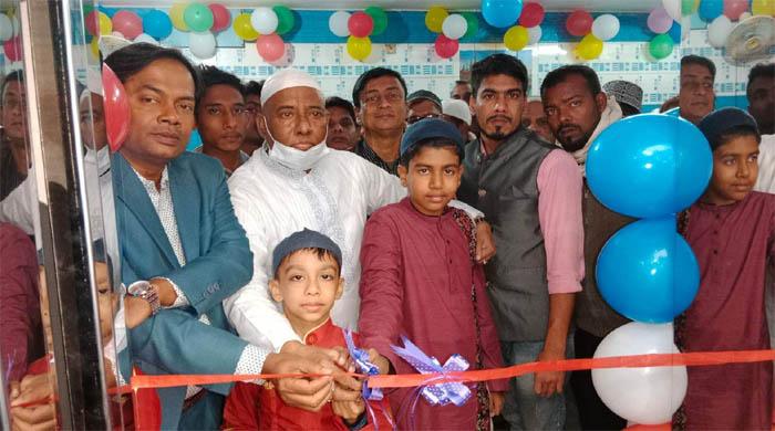 নাটোরের ভিআইপি হোটেলে লিফট উদ্বোধন ও দোয়া অনুষ্ঠিত নাটোরের ভিআইপি হোটেলে লিফট উদ্বোধন ও দোয়া অনুষ্ঠিত