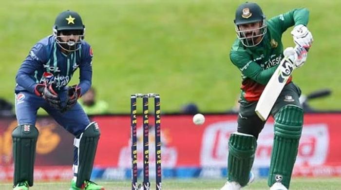 পাকিস্তানের বিপক্ষে টস জিতে ব্যাটিংয়ে বাংলাদেশ পাকিস্তানের বিপক্ষে টস জিতে ব্যাটিংয়ে বাংলাদেশ