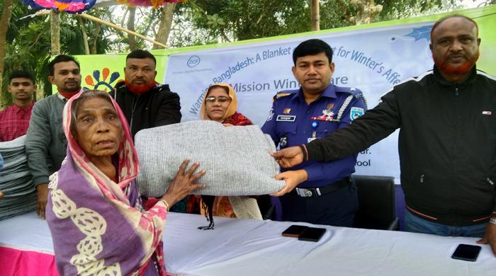 কাউনিয়ায়  শীর্তাত মানুষের পাশে দারিদ্র চ্যারিটি ফাউন্ডেশন
