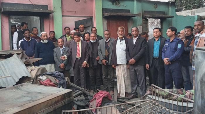 গোবিন্দগঞ্জে অগ্নিকান্ডে ক্ষতিগ্রস্থ বাড়ি ও পাটগুদাম পরিদর্শন