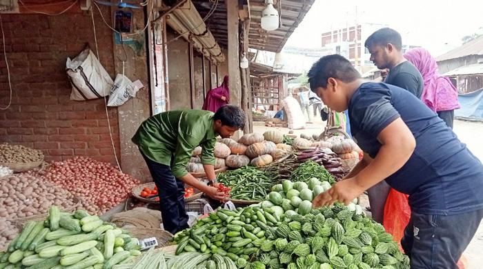 ভোগ্যপণ্যের দামে শ্রমিকরা ক্ষুব্ধ মে দিবসে
