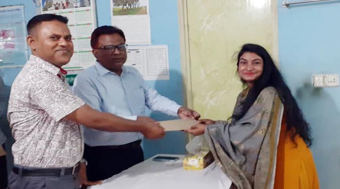নওগাঁয় গ্রামীণ ব্যাংকের উদ্যোগে মেধাবী শিক্ষার্থীদের বৃত্তি প্রদান 