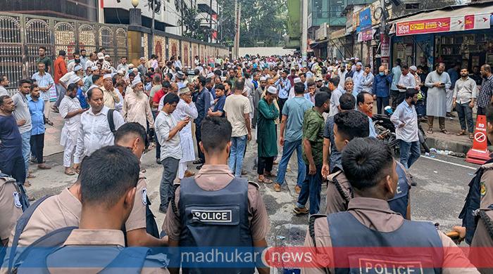 ইসলামী ব্যাংকের নতুন চেয়ারম্যানের বিরুদ্ধে বিক্ষোভ, ছত্রভঙ্গে পুলিশের জলকামান-টিয়ারশেল ব্যবহার