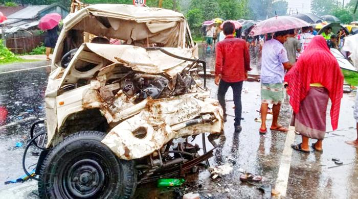 ফুলবাড়ীতে ৫ ঘন্টার ব্যবধানে একইস্থানে ৯ টি দুর্ঘটনায় একজন নিহত ফুলবাড়ীতে ৫ ঘন্টার ব্যবধানে একইস্থানে ৯ টি দুর্ঘটনায় একজন নিহত
