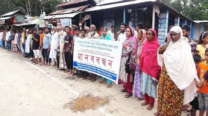 গোবিন্দগঞ্জে জমি জবর দখলের প্রতিবাদে ওয়ারিশদের মানববন্ধন 