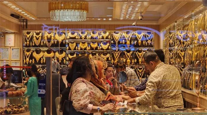 সোনার দাম ভরিতে কমলো ১০৭৩ টাকা