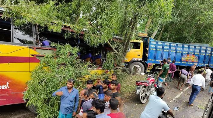 গোপালগঞ্জে বাস-ট্রাক সংঘর্ষে নিহত ৫