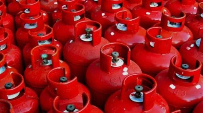 ১২ কেজি এলপিজির দাম কমল ৬৫ টাকা